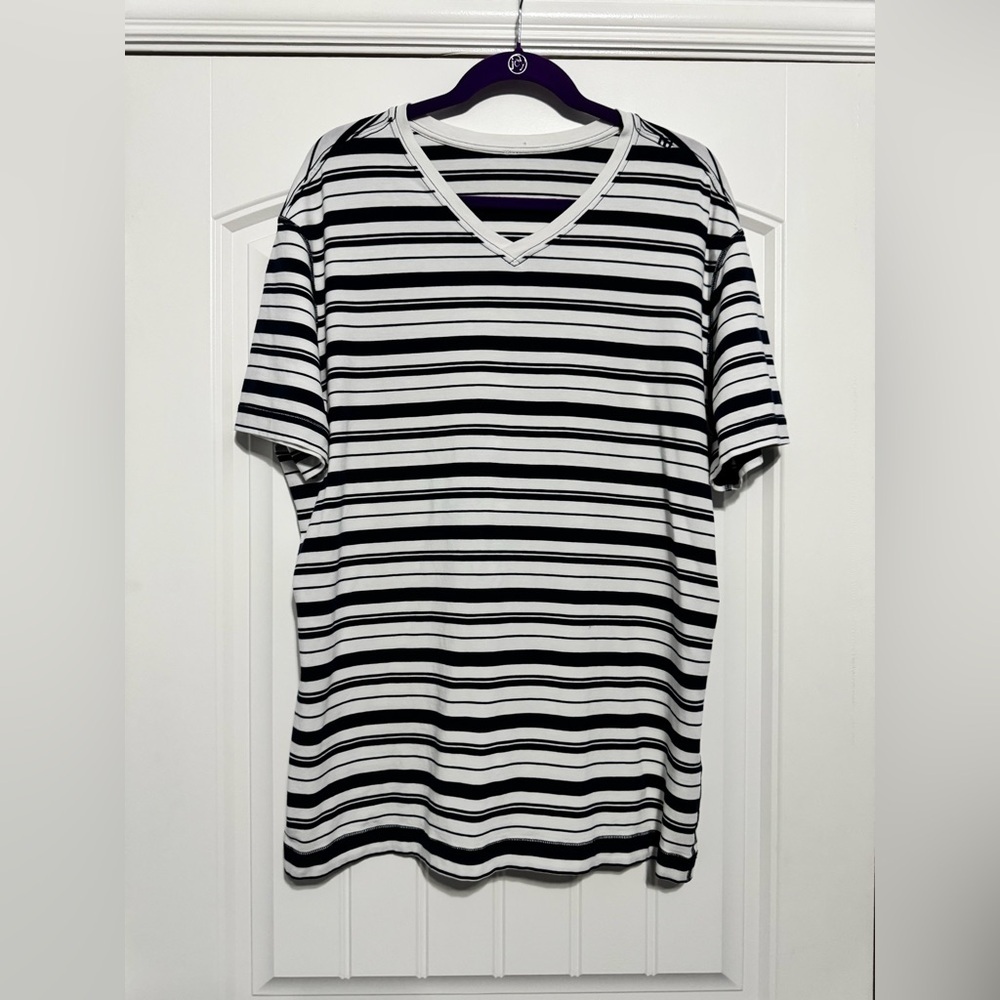 Lululemon 5 Year Basic V Mens Tee